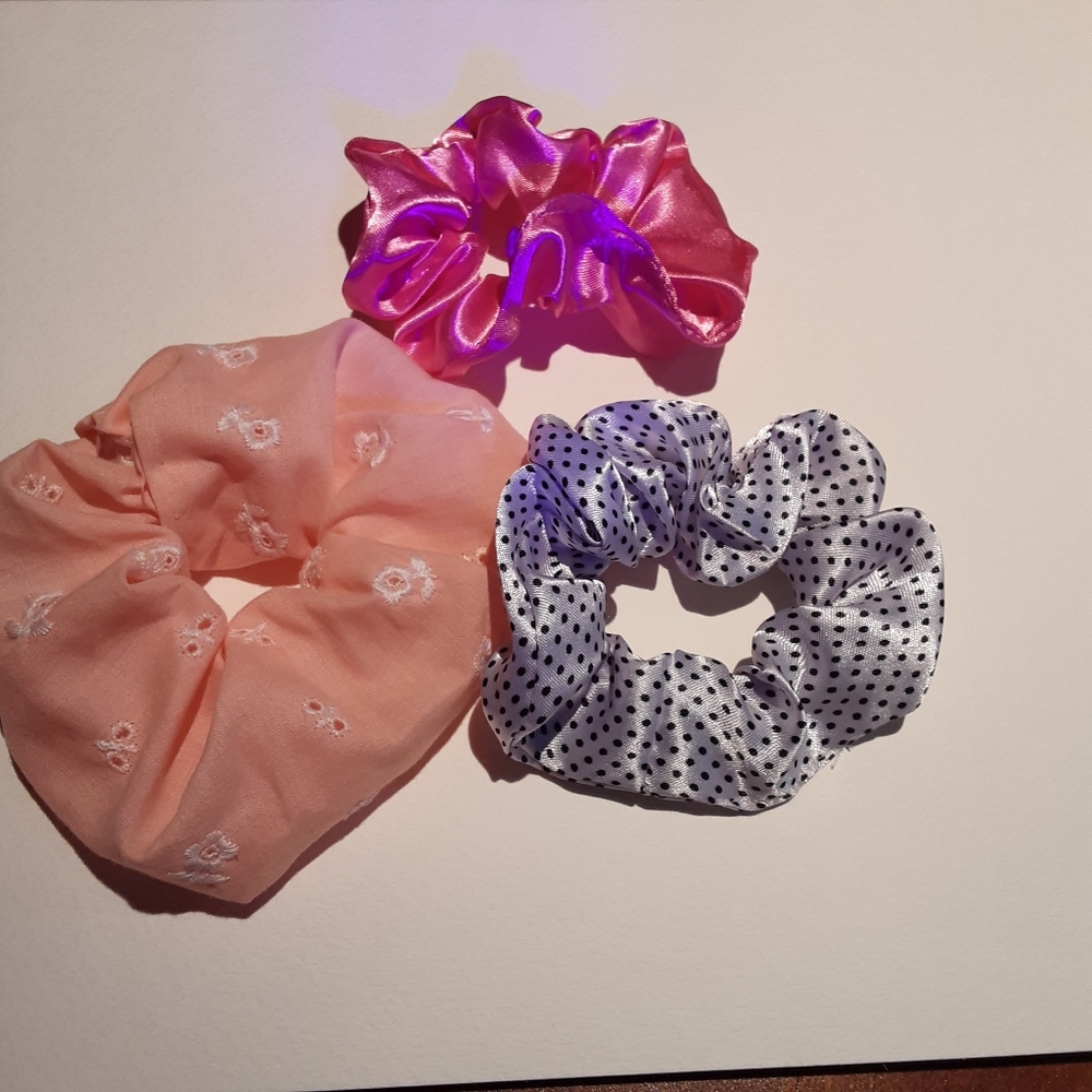 NWOT Scrunchie Set - Picture 3 of 7